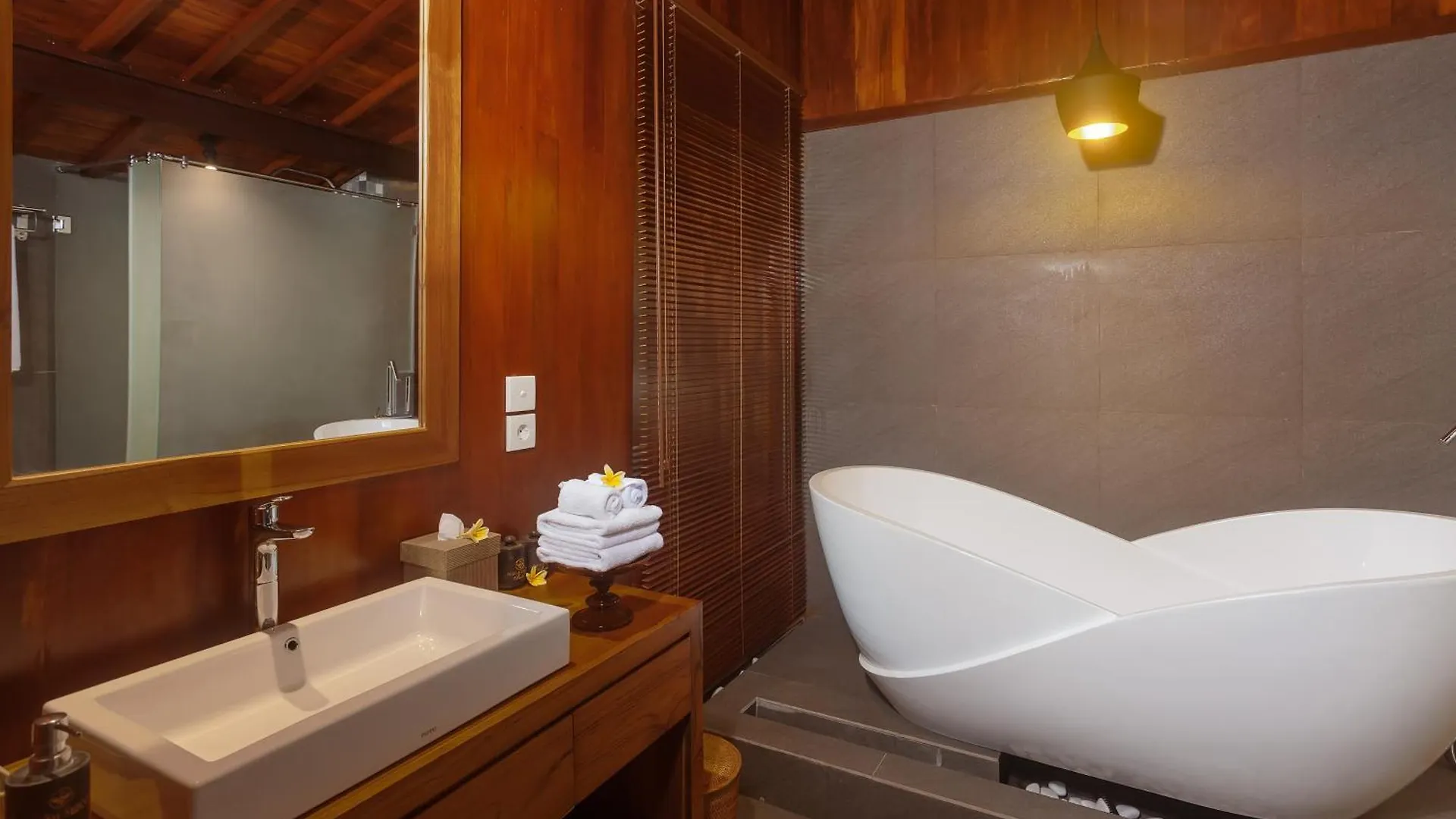 ホテル Manah Shanti Suites By Pramana Villas ウブド